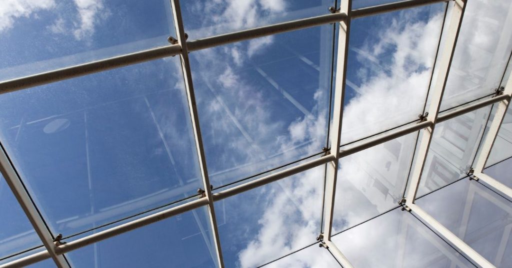 Quando Substituir Vidros Antigos em Santo André: Confira 4 Dicas cobertura de vidro em Santo André